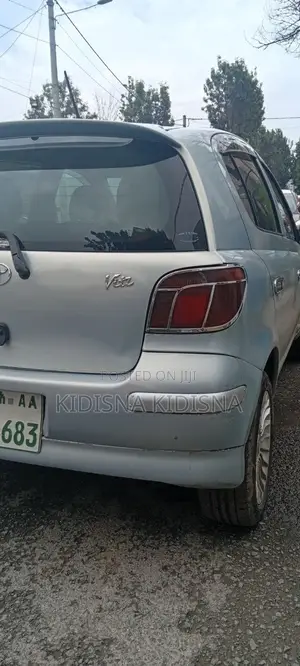 Toyota Vitz 2004 Blue
