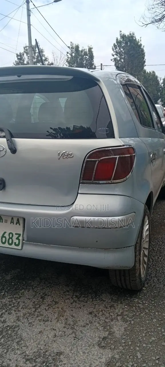 Toyota Vitz 2004 Blue