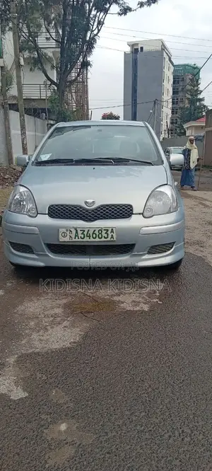 Toyota Vitz 2004 Blue