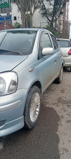 Toyota Vitz 2004 Blue