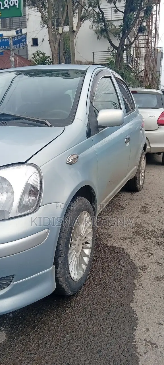 Toyota Vitz 2004 Blue