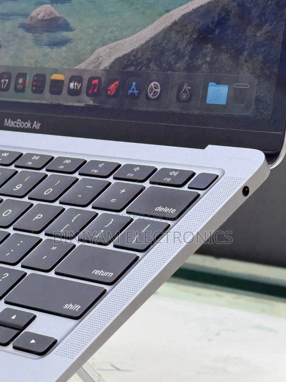 New Laptop Apple MacBook Air 2020 M1 8GB Apple M1 SSD 512GB