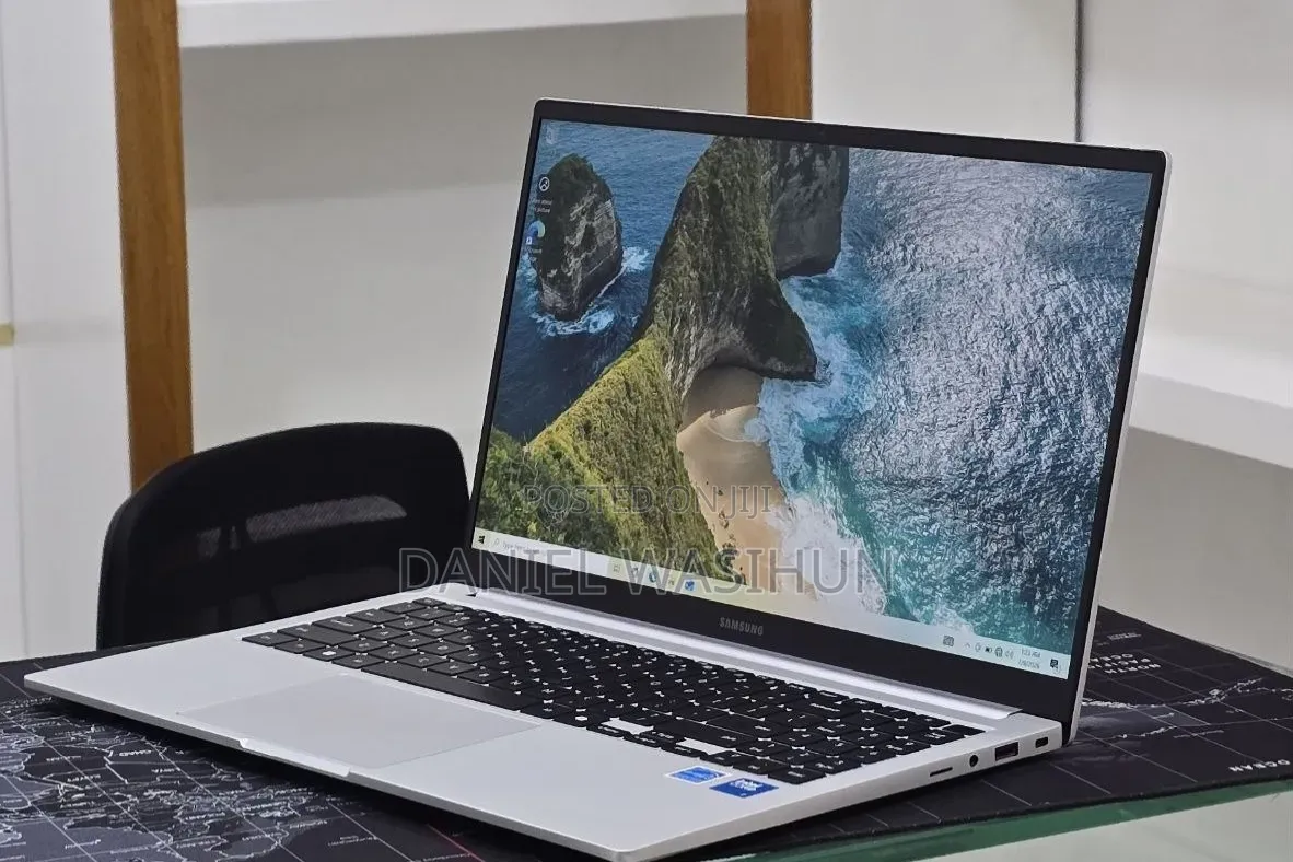 New Laptop Samsung Galaxy Book4 16GB Intel Core Ultra 7 SSD 512GB