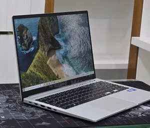 New Laptop Samsung Galaxy Book4 16GB Intel Core Ultra 7 SSD 512GB