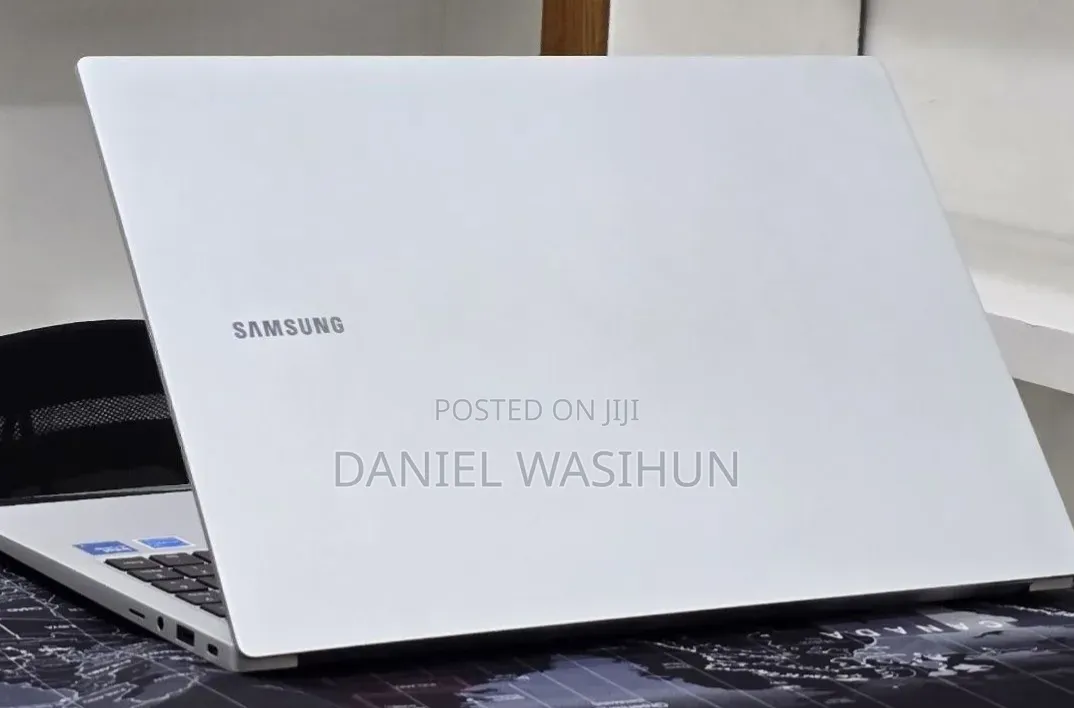 New Laptop Samsung Galaxy Book4 16GB Intel Core Ultra 7 SSD 512GB