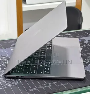 New Laptop Apple MacBook Pro 2022 M2 16GB Apple M2 SSD 512GB