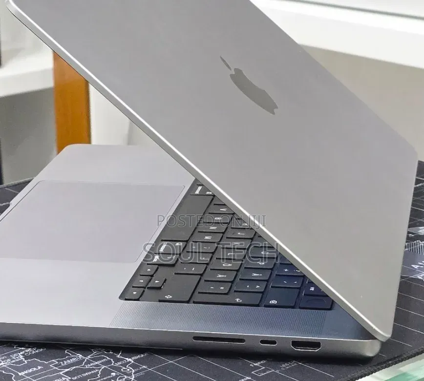 New Laptop Apple MacBook Pro 2021 M1 32GB Apple M2 SSD 512GB