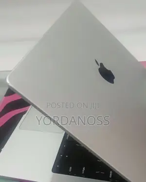 New Laptop Apple MacBook Pro 2021 M1 16GB Apple M1 Pro SSD 512GB