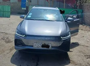 BYD E2 43 kWh 94 hp FWD 2024 Gray