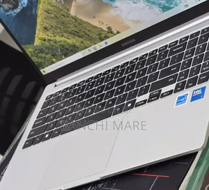 New Laptop Samsung Galaxy Book4 16GB Intel Core 7 SSD 512GB