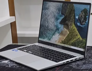 New Laptop Samsung Galaxy Book4 16GB Intel Core 7 SSD 512GB