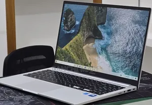 New Laptop Samsung Galaxy Book4 16GB Intel Core 7 SSD 512GB