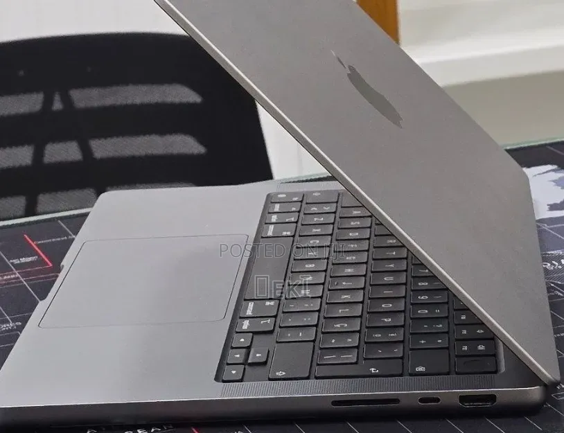 New Laptop Apple MacBook Pro 2021 M1 32GB Apple M1 SSD 512GB