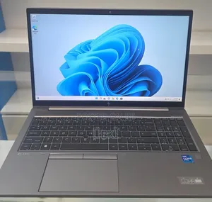 New Laptop HP ZBook Firefly G8 16GB Intel Core i7 SSD 512GB