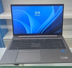 New Laptop HP ZBook Firefly G8 16GB Intel Core i7 SSD 512GB