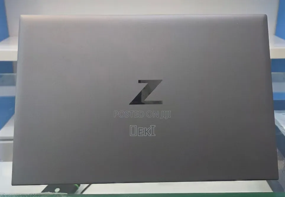 New Laptop HP ZBook Firefly G8 16GB Intel Core i7 SSD 512GB