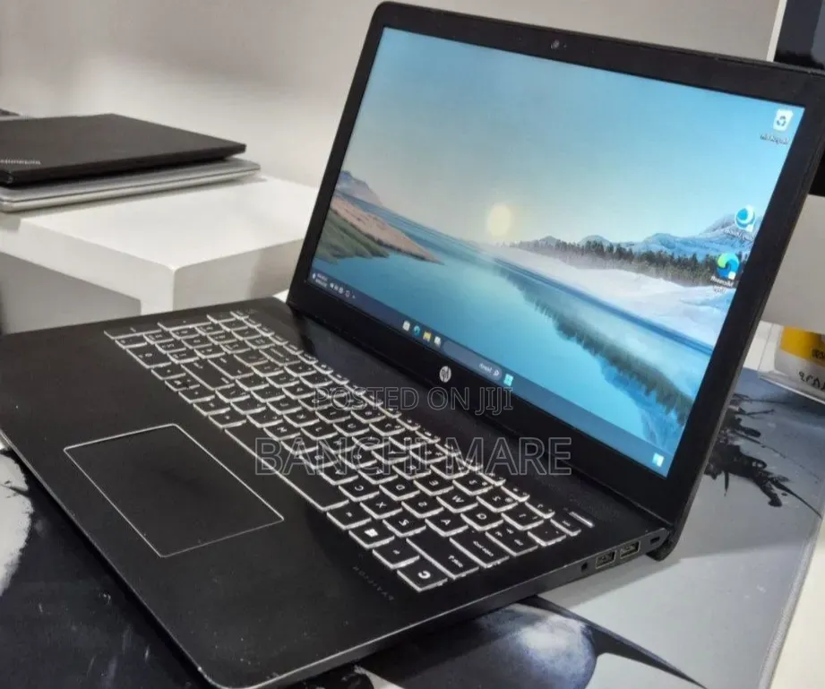 New Laptop HP Pavilion 15 8GB Intel Core i7 SSD 256GB