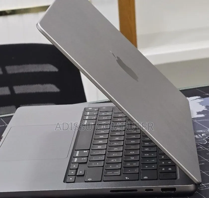 New Laptop Apple MacBook Pro 2019 32GB Apple M1 Pro SSD 512GB
