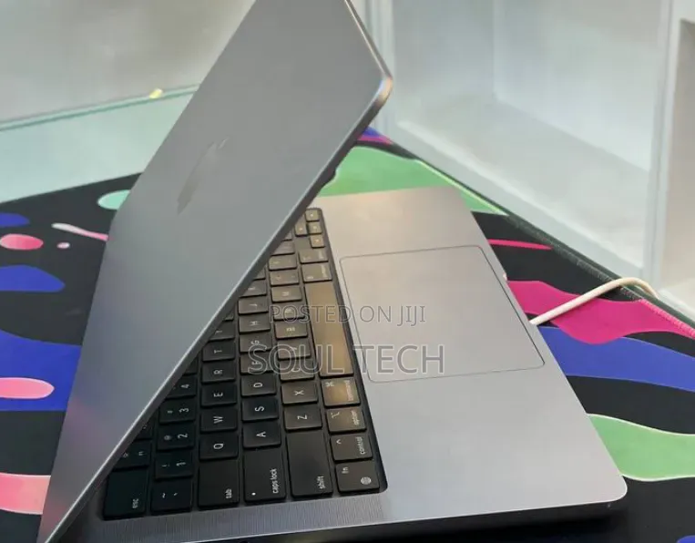 New Laptop Apple MacBook Pro 2023 M3 8GB Apple M3 Pro SSD 512GB