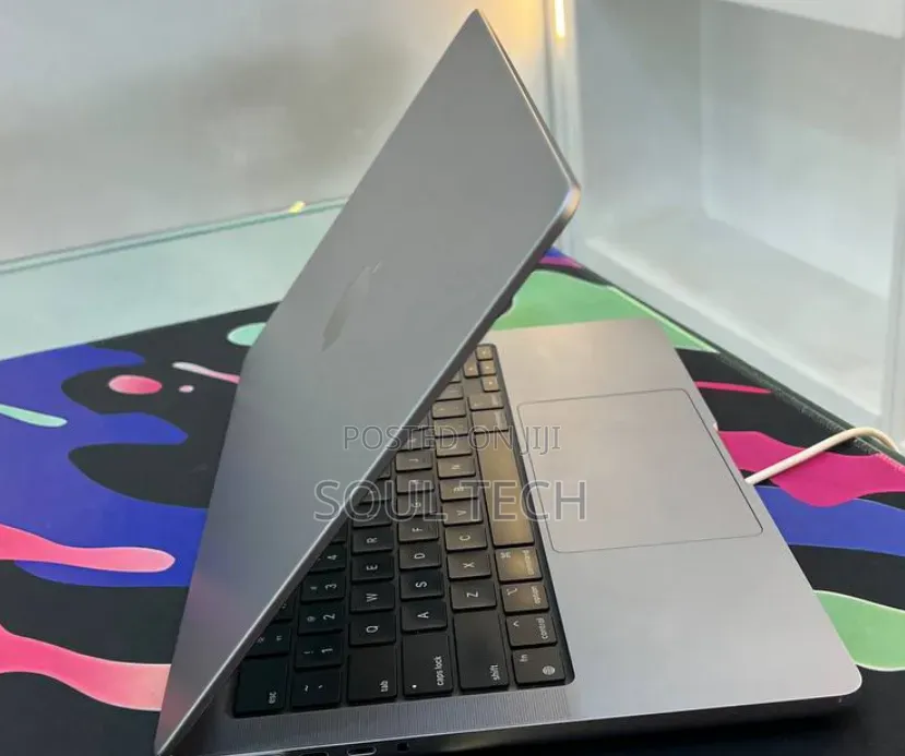 New Laptop Apple MacBook Pro 2023 M3 8GB Apple M3 Pro SSD 512GB
