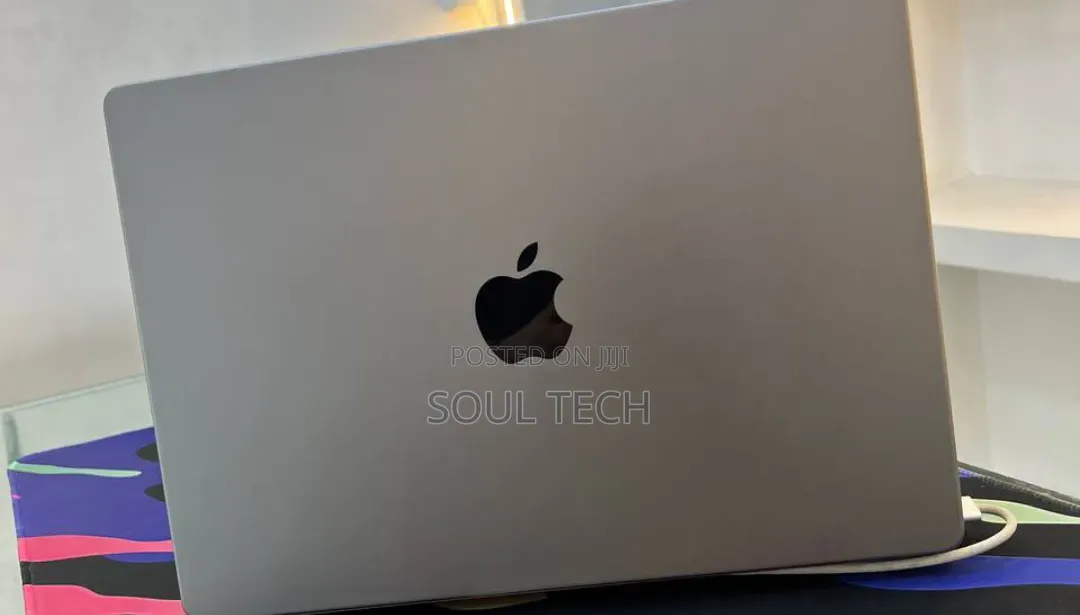 New Laptop Apple MacBook Pro 2023 M3 8GB Apple M3 Pro SSD 512GB