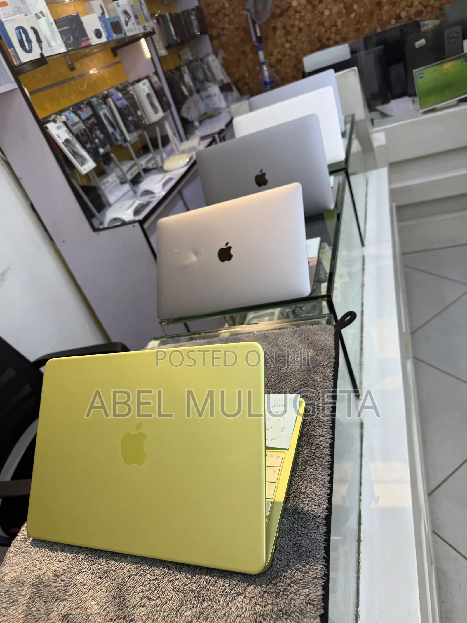 New Laptop Apple MacBook Air 2020 M1 8GB Apple M1 SSD 256GB