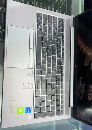New Laptop HP ZBook Firefly G8 16GB Intel Core i7 SSD 512GB