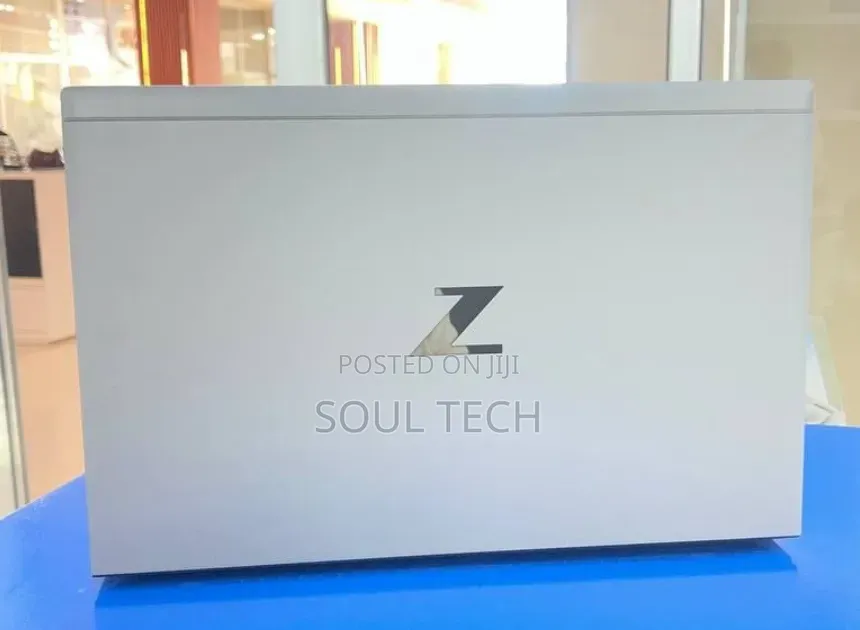 New Laptop HP ZBook Firefly G8 16GB Intel Core i7 SSD 512GB