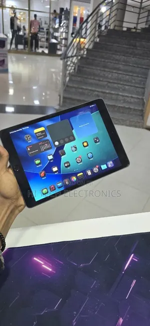 New Apple iPad 10.2 (2020) 64 GB Gray