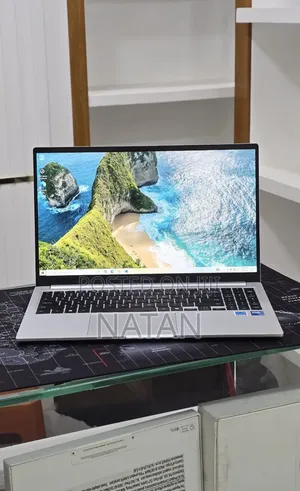 New Laptop Samsung Galaxy Book4 16GB Intel Core 7 SSD 512GB
