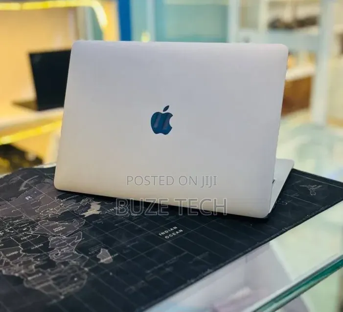 New Laptop Apple MacBook Pro 2022 M2 8GB Apple M2 SSD 512GB