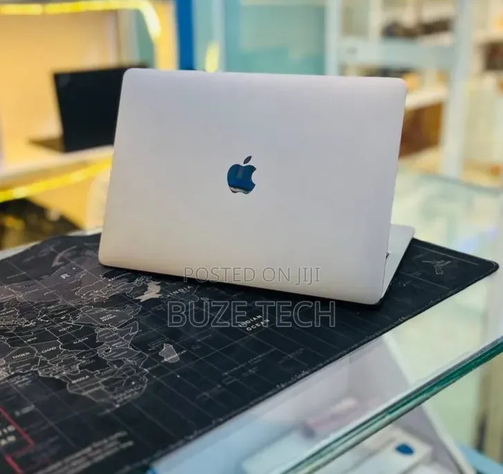 New Laptop Apple MacBook Pro 2022 M2 8GB Apple M2 SSD 512GB