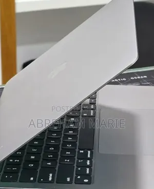 New Laptop Apple MacBook Pro 2022 M2 16GB Apple M2 SSD 512GB