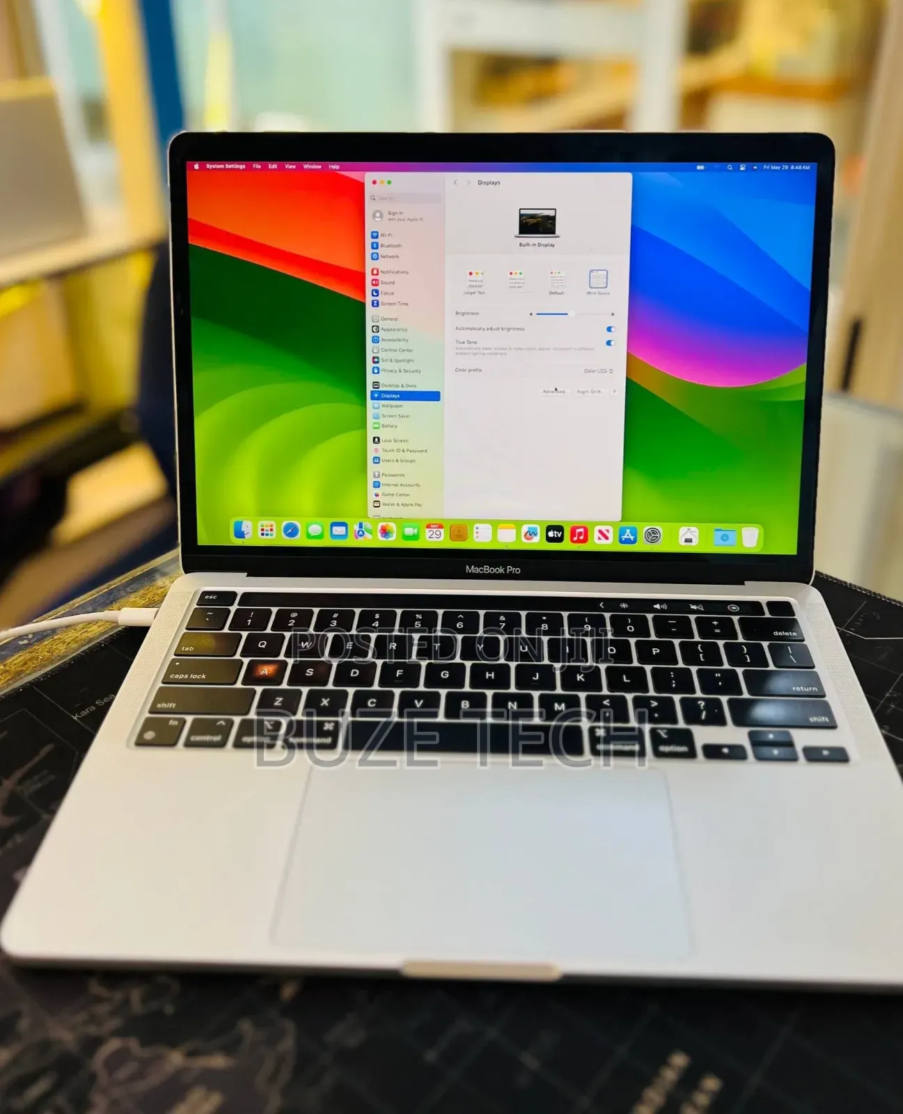 New Laptop Apple MacBook Pro 2020 M1 16GB Apple M1 Pro SSD 256GB