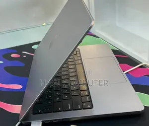 New Laptop Apple MacBook Pro 2023 M3 8GB Apple M3 Pro SSD 512GB