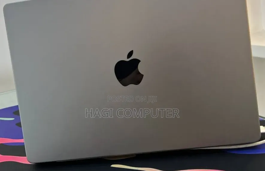 New Laptop Apple MacBook Pro 2023 M3 8GB Apple M3 Pro SSD 512GB