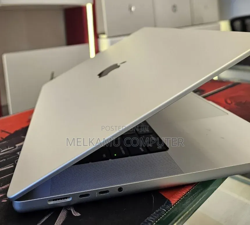 New Laptop Apple MacBook Pro 2021 M1 16GB Apple M1 SSD 512GB