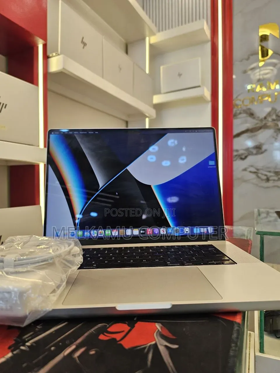 New Laptop Apple MacBook Pro 2021 M1 16GB Apple M1 SSD 512GB