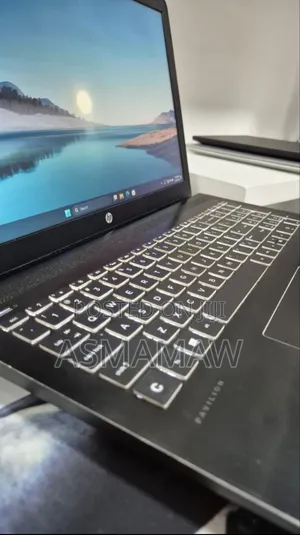 New Laptop HP Pavilion 14 8GB Intel Core i7 SSD 256GB