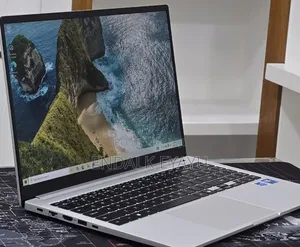 New Laptop Samsung Galaxy Book4 16GB Intel Core 7 SSD 512GB