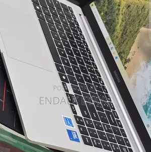 New Laptop Samsung Galaxy Book4 16GB Intel Core 7 SSD 512GB