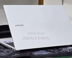 New Laptop Samsung Galaxy Book4 16GB Intel Core 7 SSD 512GB