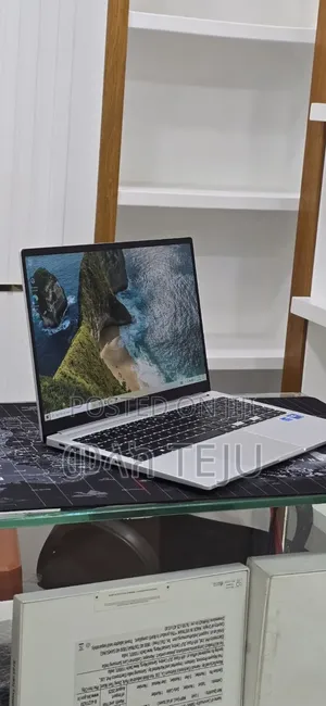 New Laptop Samsung Galaxy Book4 16GB Intel Core 7 SSD 512GB