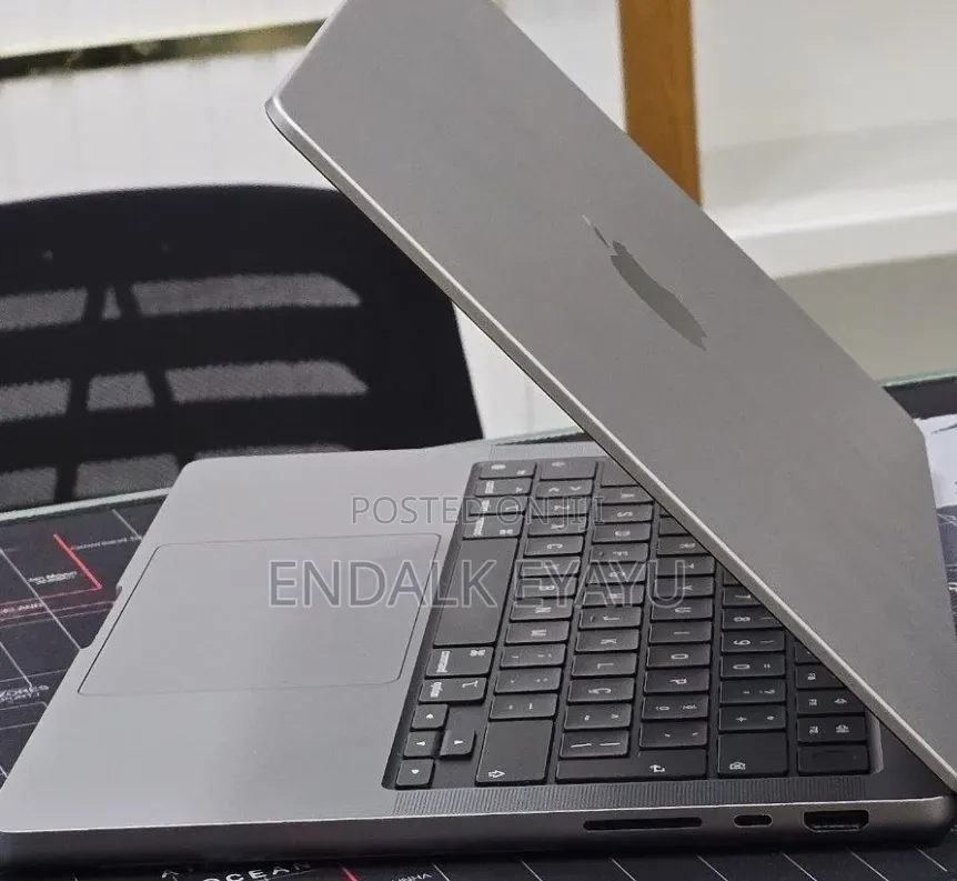 New Laptop Apple MacBook Pro 2021 M1 32GB Apple M1 Pro SSD 512GB