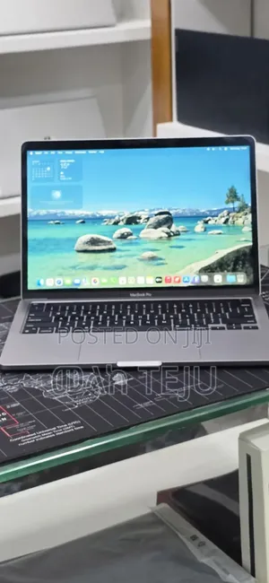 New Laptop Apple MacBook Pro 2022 M2 16GB Apple M2 SSD 512GB