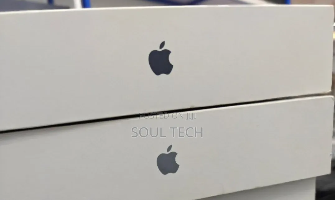New Laptop Apple MacBook Air 2025 M4 16GB Apple M5 SSD 512GB