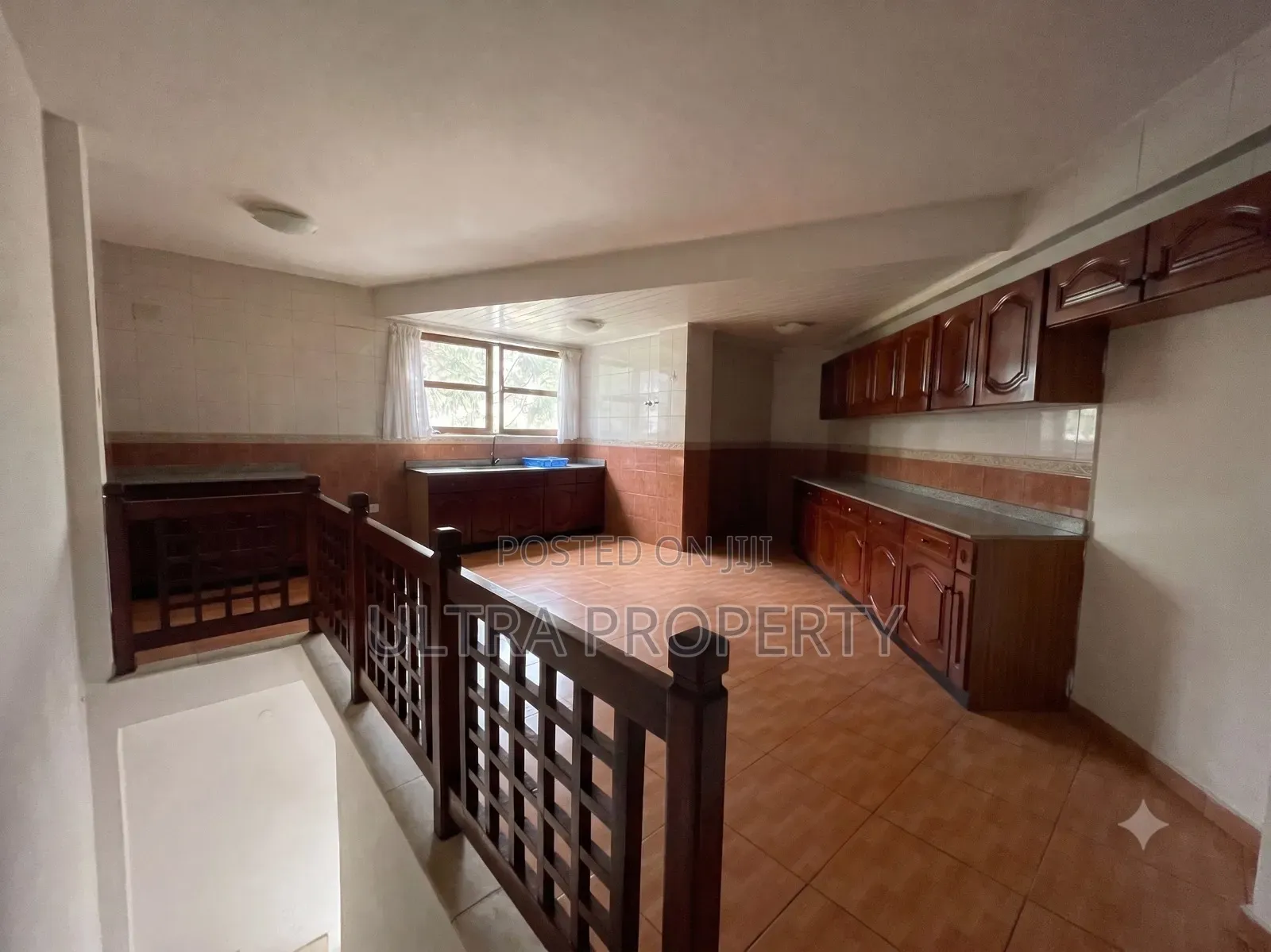 8bdrm House in Bole for rent