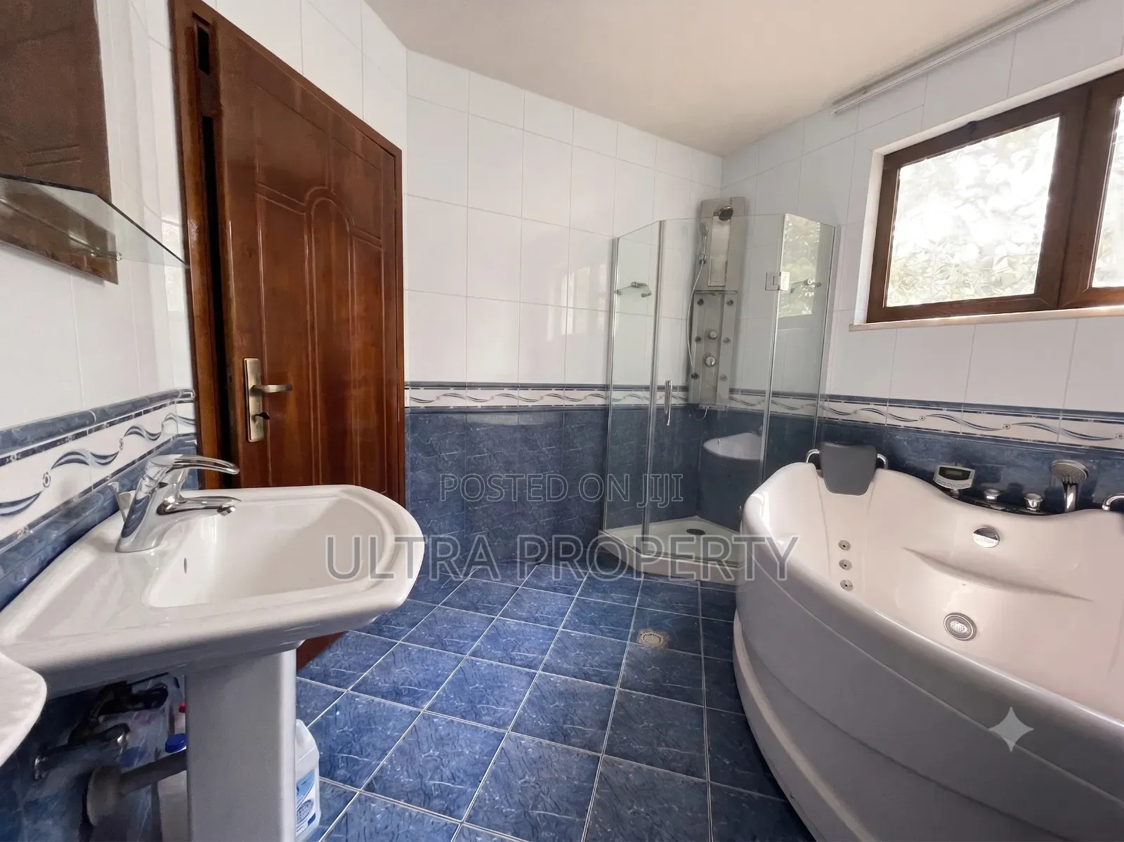 8bdrm House in Bole for rent
