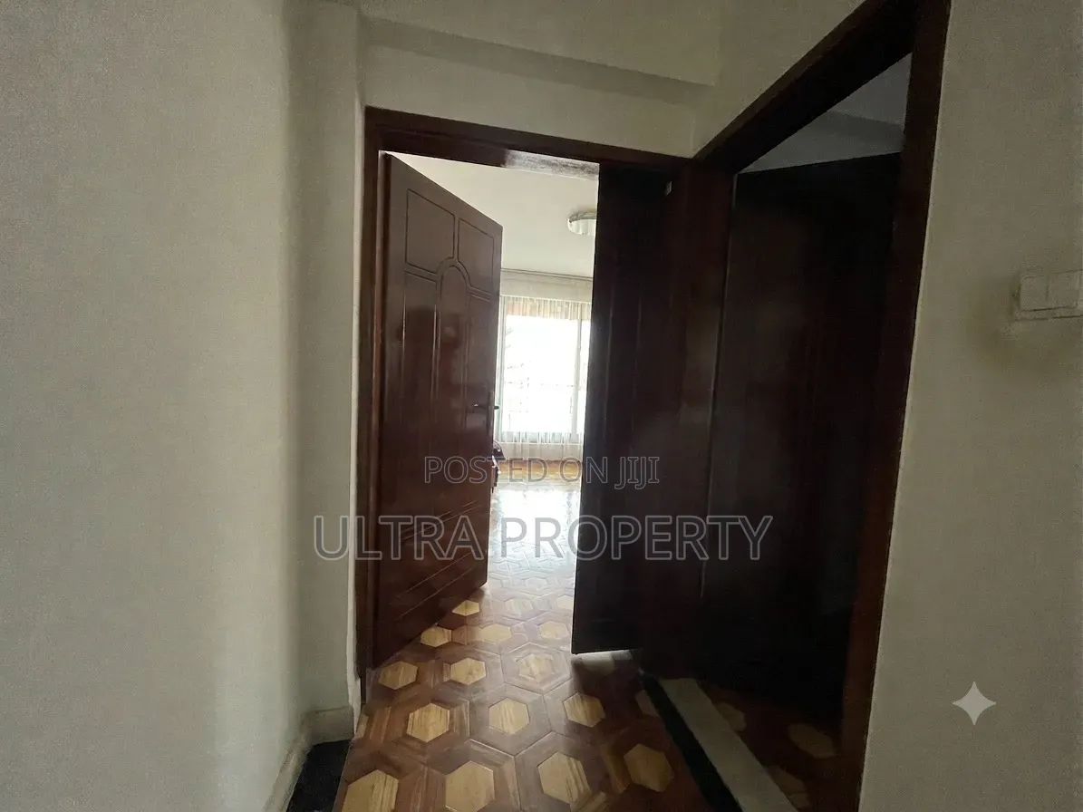 8bdrm House in Bole for rent