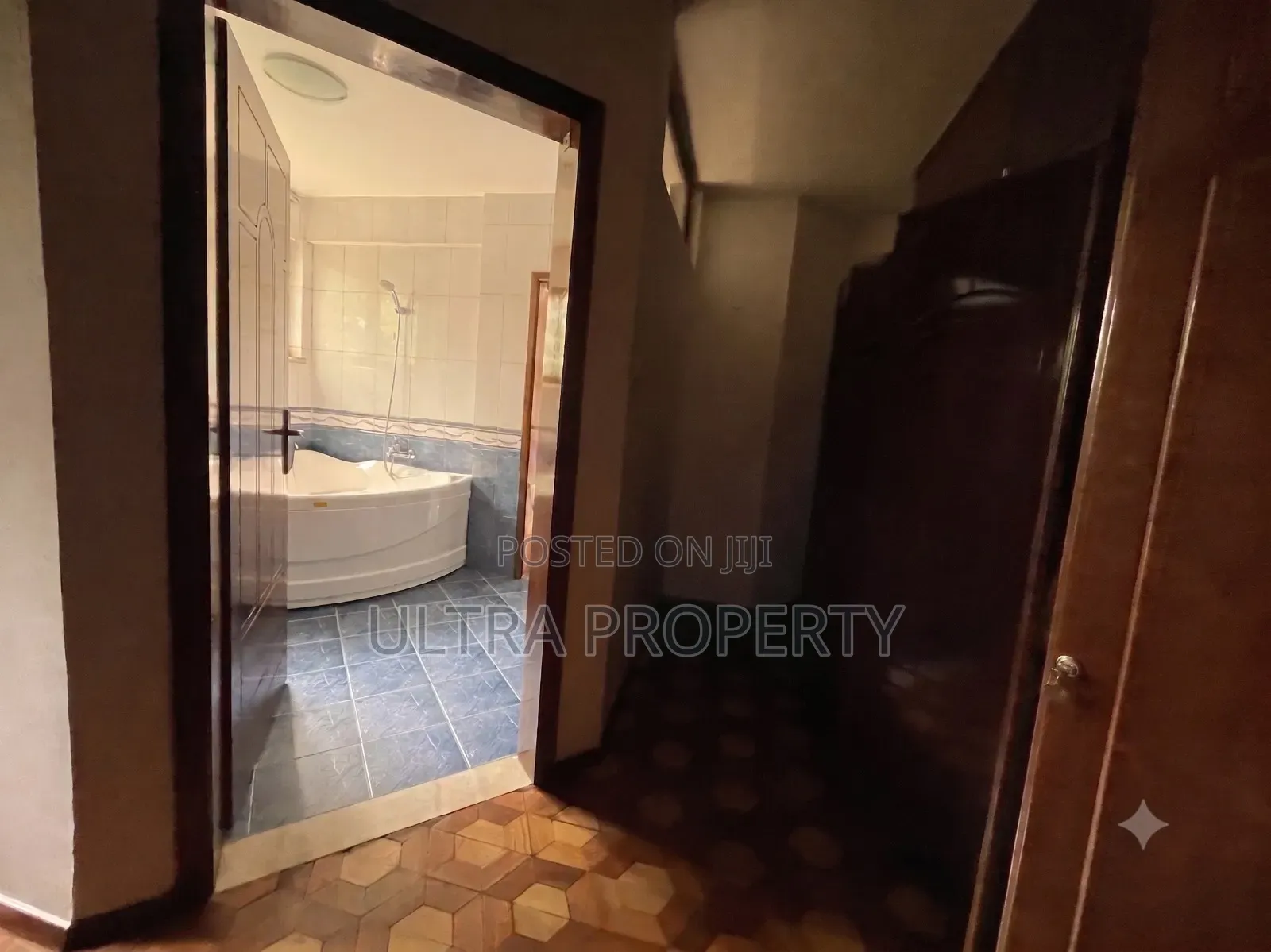 8bdrm House in Bole for rent